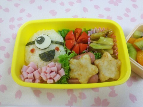 キャラ弁  幼稚園児 ミニオンとお花畑♪